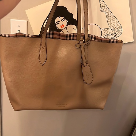 Burberry medium reversible tote - Picture 2 of 16